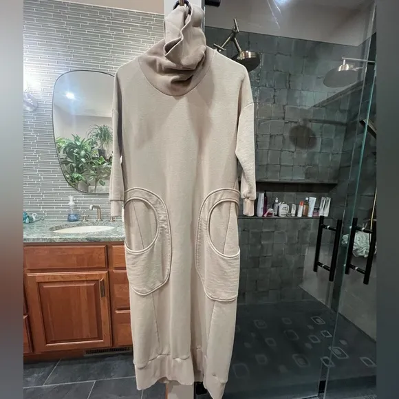 Luxurious Turtleneck Maxi Sweatshirt Dress with Pockets in BEIGE