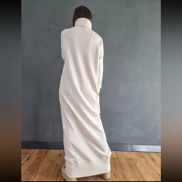 Luxurious Turtleneck Maxi Sweatshirt Dress with Pockets in BEIGE