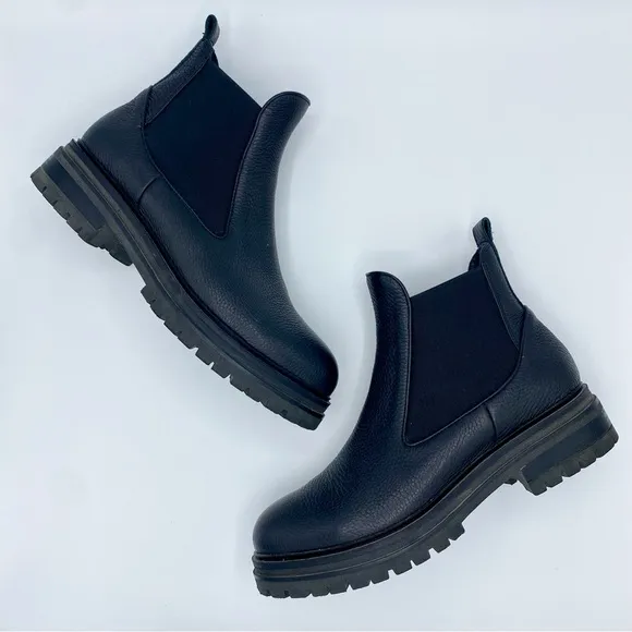 M. GEMI The Noemi Black Leather Chelsea Boot Size 40.5 / US 9.5