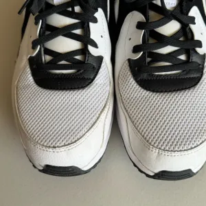 Men's Nike Air Max Excee Sneakers Size 13 White Black