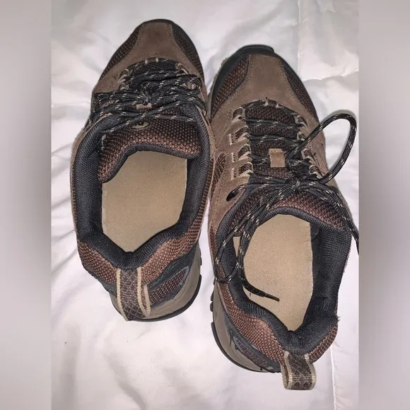 Merrell Moab 2 lace up hiking shoes— men’s size 9 1/2