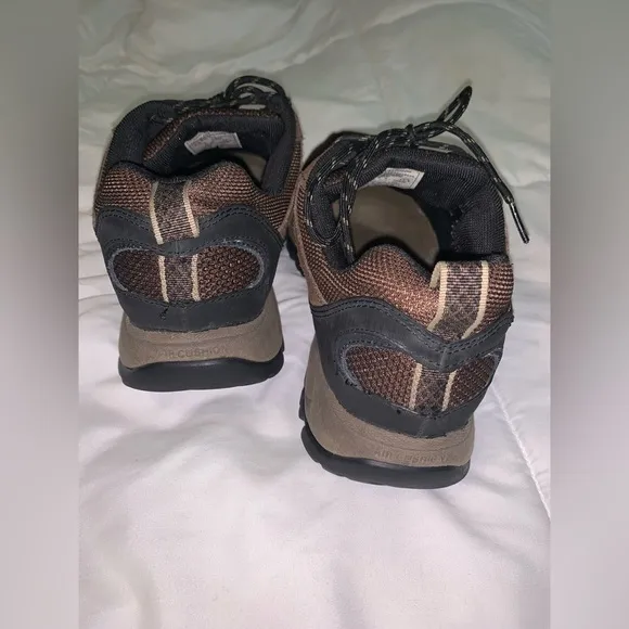 Merrell Moab 2 lace up hiking shoes— men’s size 9 1/2