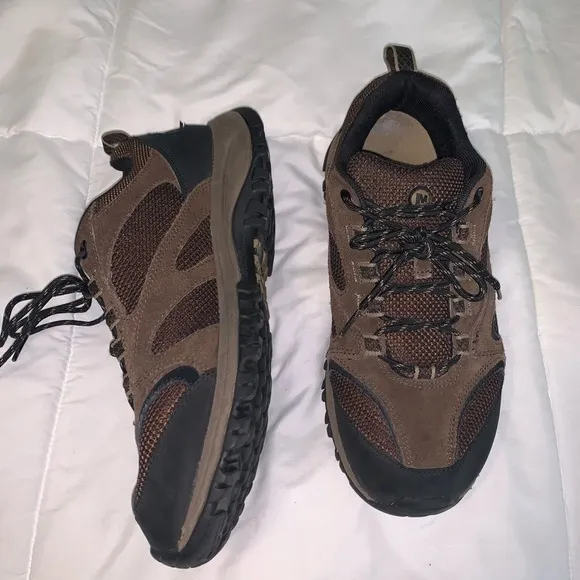 Merrell Moab 2 lace up hiking shoes— men’s size 9 1/2