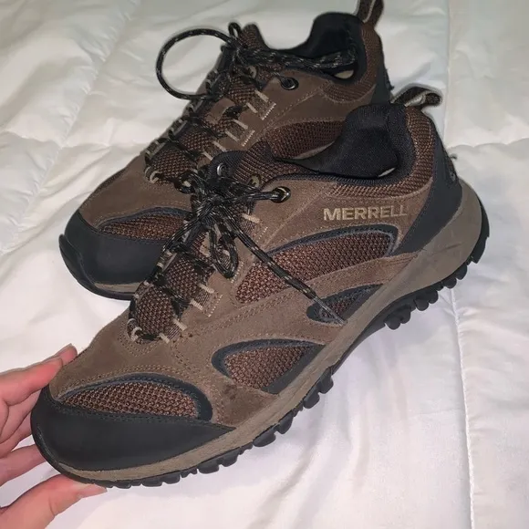 Merrell Moab 2 lace up hiking shoes— men’s size 9 1/2