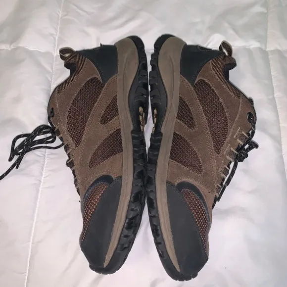 Merrell Moab 2 lace up hiking shoes— men’s size 9 1/2