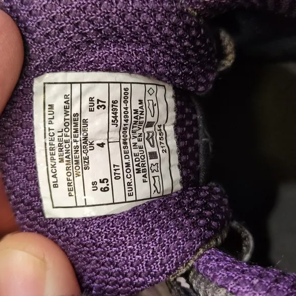 Merrell Women's Hiking Shoes - Black and Purple💜  size 6.5    GREAT SHAPE!!!!