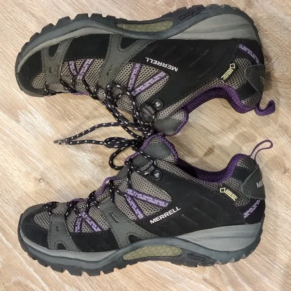 Merrell Women's Hiking Shoes - Black and Purple💜  size 6.5    GREAT SHAPE!!!!