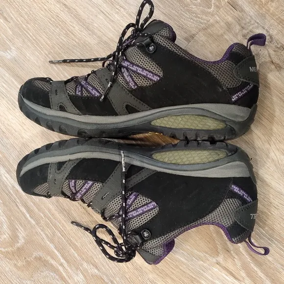 Merrell Women's Hiking Shoes - Black and Purple💜  size 6.5    GREAT SHAPE!!!!