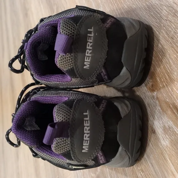 Merrell Women's Hiking Shoes - Black and Purple💜  size 6.5    GREAT SHAPE!!!!