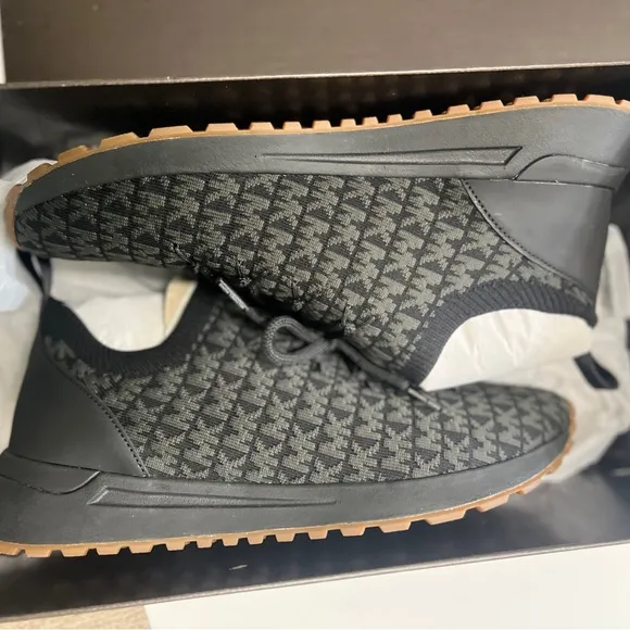 MICHAEL KORS DAX LOGO STRETCH KNIT TRAINER SHOES