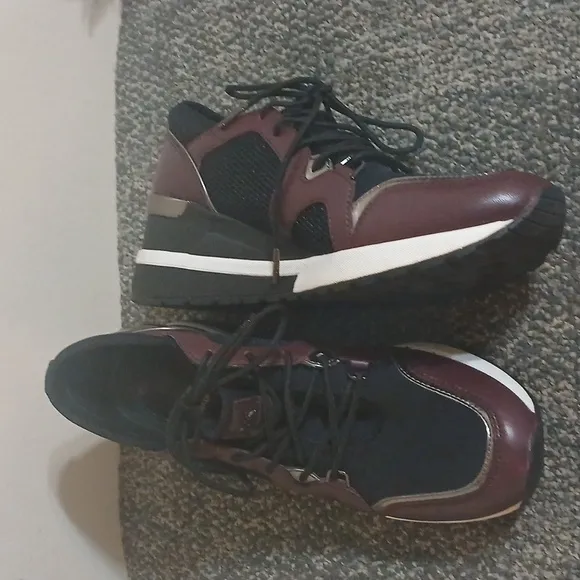 Michael Kors Wedge trainer women's sneakers size 9 burgundy black white…