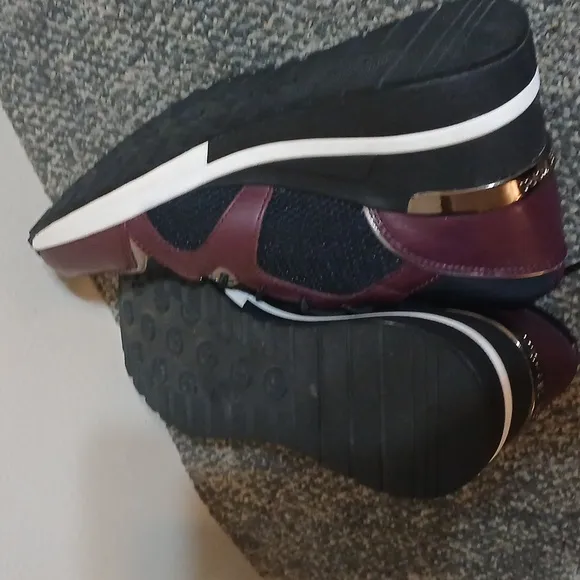 Michael Kors Wedge trainer women's sneakers size 9 burgundy black white…