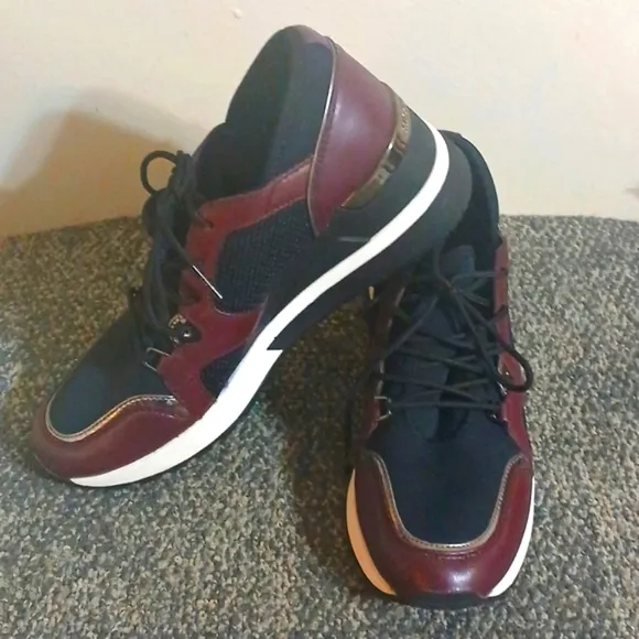 Michael Kors Wedge trainer women's sneakers size 9 burgundy black white…