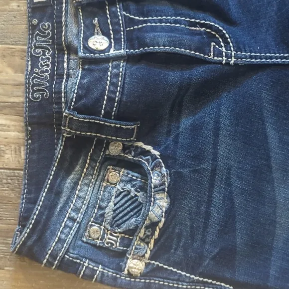MISS ME &quot;slim bootcut&quot; medium wash denim jeans sz27x34L distressing &amp; bling TALL