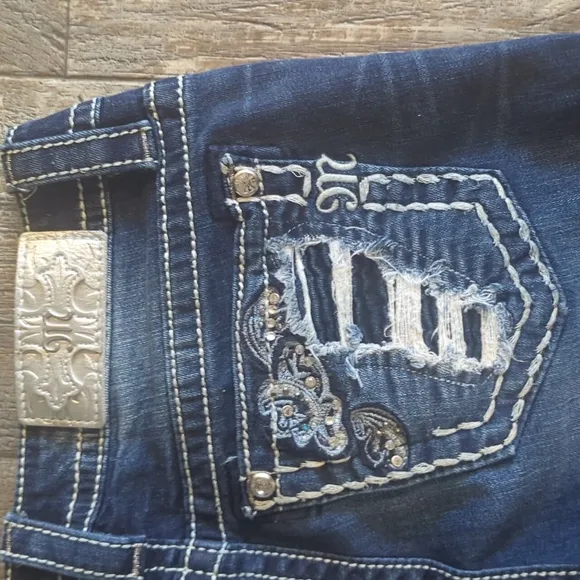 MISS ME &quot;slim bootcut&quot; medium wash denim jeans sz27x34L distressing &amp; bling TALL