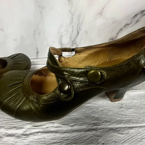 Miz Mooz Women's Trinity Olive Green Leather Kitten Heeled Shoes