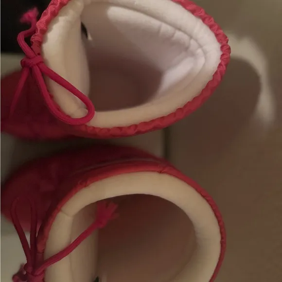Moon Boot Women's Pink Snow Boots Size 7/8.5