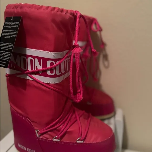 Moon Boot Women's Pink Snow Boots Size 7/8.5