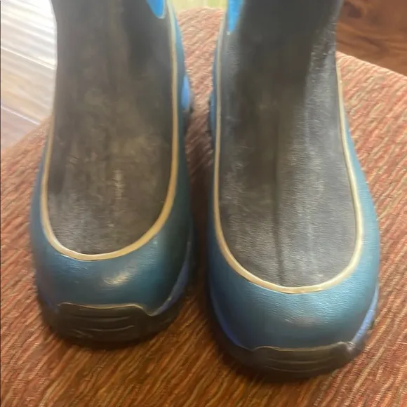 Muck Boots Blue and Black Waterproof Boots. Good Condition.