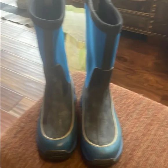 Muck Boots Blue and Black Waterproof Boots. Good Condition.