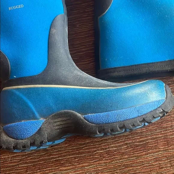Muck Boots Blue and Black Waterproof Boots. Good Condition.