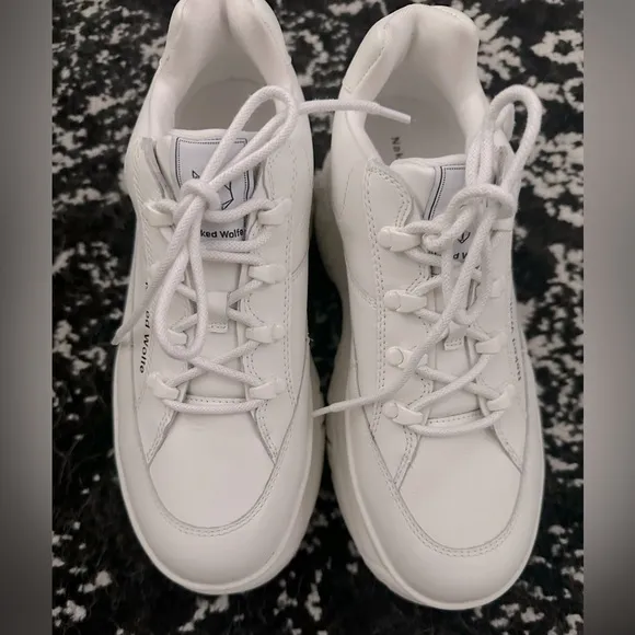Naked Wolfe Sporty White Platform Sneakers Size 9 EUC