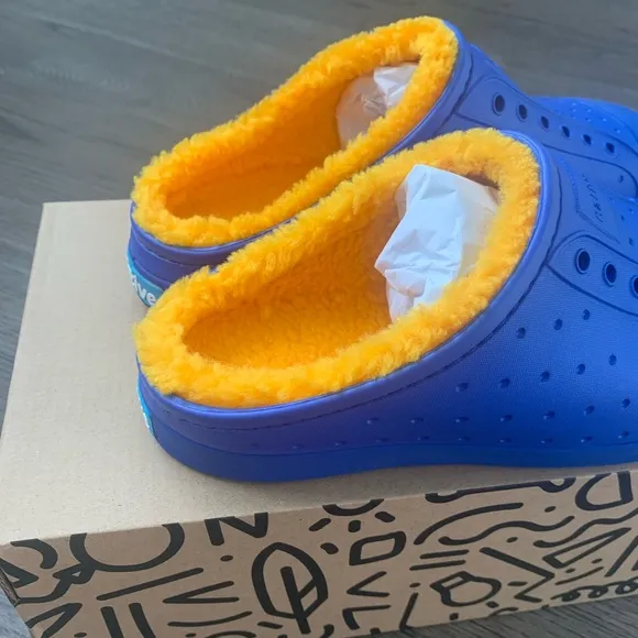 Native Shoes Jefferson Cozy Clogs Size J3/EU 34.5  - UV Blue/Spicy Yellow - NWB
