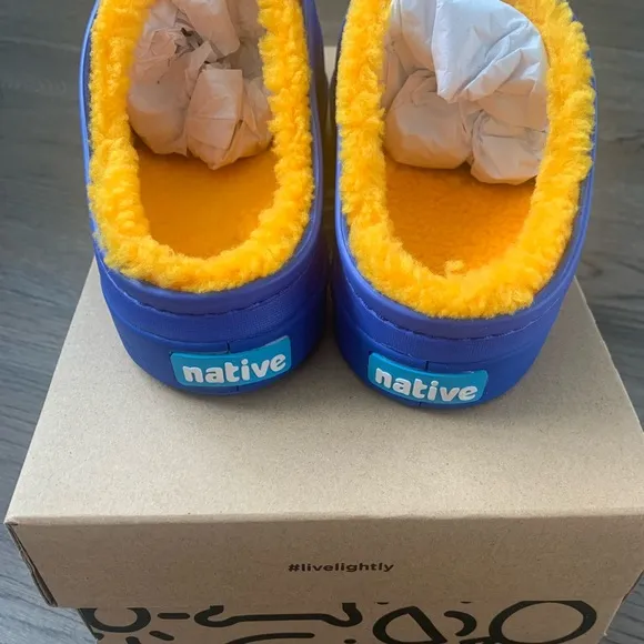 Native Shoes Jefferson Cozy Clogs Size J3/EU 34.5  - UV Blue/Spicy Yellow - NWB