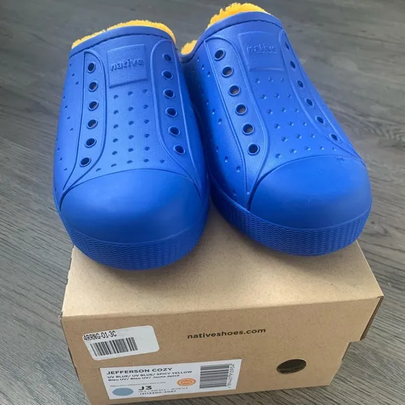 Native Shoes Jefferson Cozy Clogs Size J3/EU 34.5  - UV Blue/Spicy Yellow - NWB