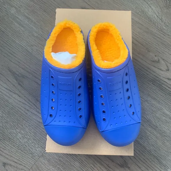 Native Shoes Jefferson Cozy Clogs Size J3/EU 34.5  - UV Blue/Spicy Yellow - NWB