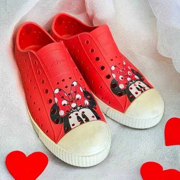 Native x Disney Minnie Mouse Jefferson Red and White Slip-on Shoes Girl’s Size 2