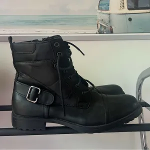 Nevada combat boots leather lace up winter fall moto biker black silver classy
