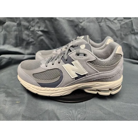 New Balance Boys 2002 Sneakers GC2002ST Suede Grey Size 5.5 NEW IN BOX!