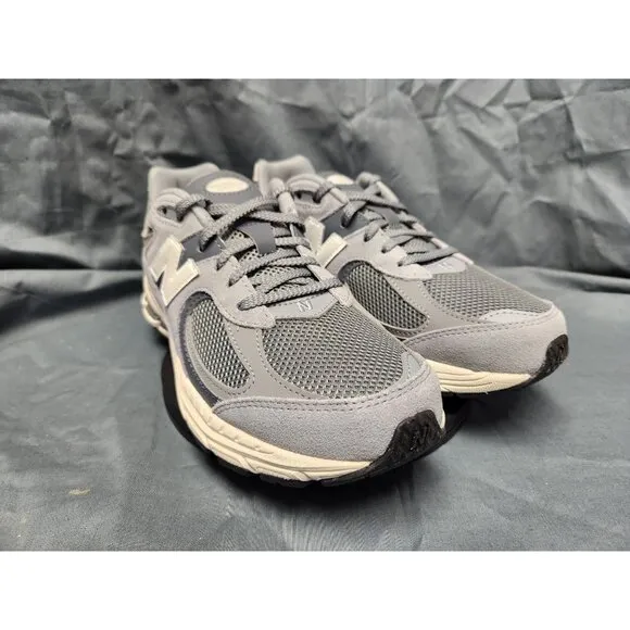 New Balance Boys 2002 Sneakers GC2002ST Suede Grey Size 5.5 NEW IN BOX!