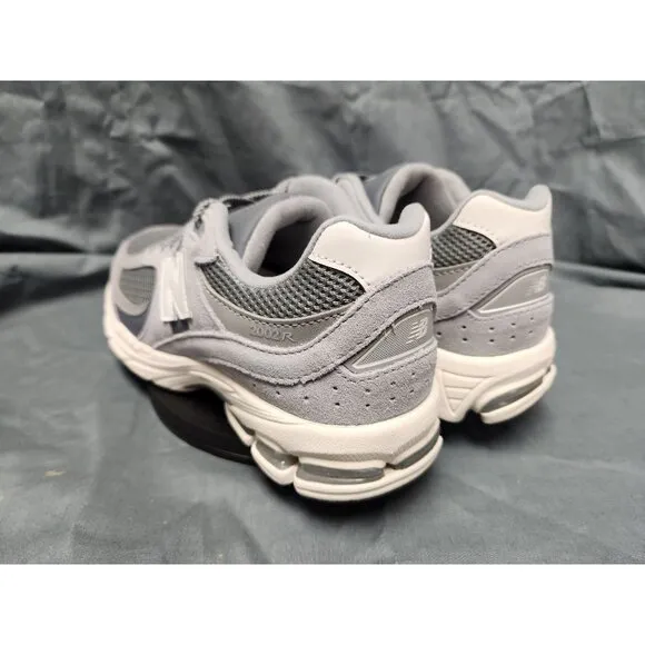 New Balance Boys 2002 Sneakers GC2002ST Suede Grey Size 5.5 NEW IN BOX!
