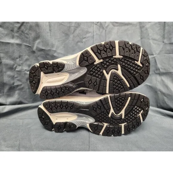 New Balance Boys 2002 Sneakers GC2002ST Suede Grey Size 5.5 NEW IN BOX!