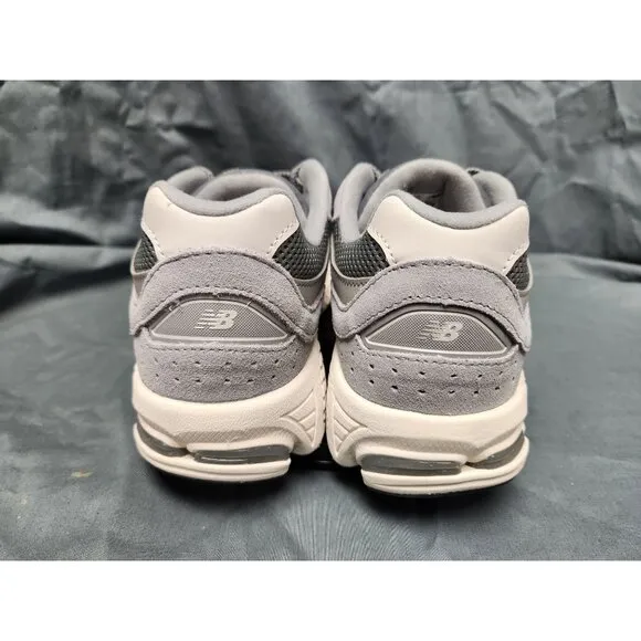 New Balance Boys 2002 Sneakers GC2002ST Suede Grey Size 5.5 NEW IN BOX!
