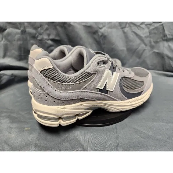 New Balance Boys 2002 Sneakers GC2002ST Suede Grey Size 5.5 NEW IN BOX!