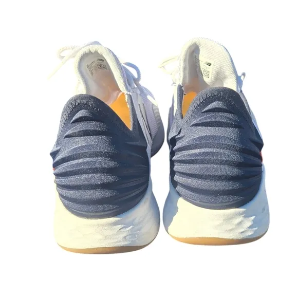 New Balance Fresh Foam ROAV Men's Running Shoes size 11 white and blue