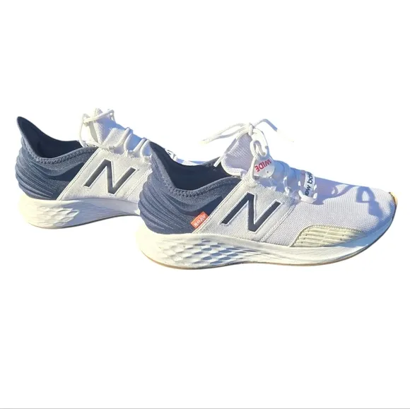 New Balance Fresh Foam ROAV Men's Running Shoes size 11 white and blue