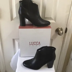 New! Black leather boots from Luca LANE
