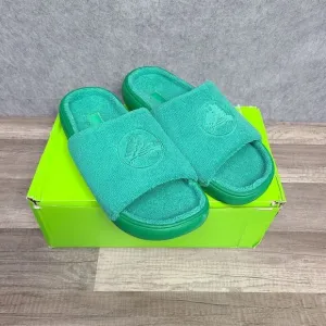 NEW CROCS CLASSIC TOWEL‎ SLIDE POOL COZY Men 8 Women 10 GREEN SHOWER SHOES