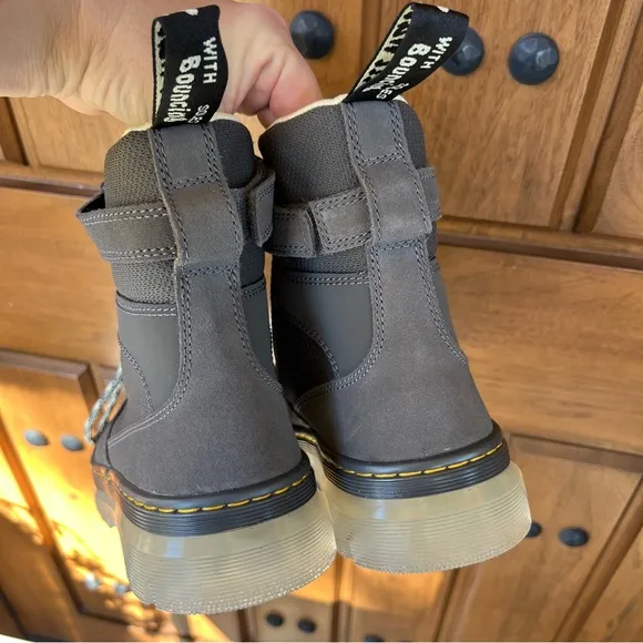 NEW! Dr.‎ Martens Doc COMBS TECH ICED CASUAL BOOTS Size 8 Men, 9 Women