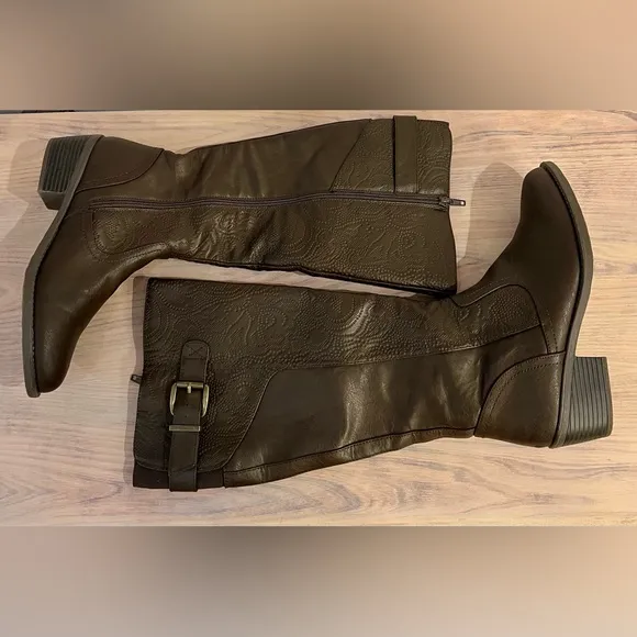 NEW EASY STREET ARWEN EMBOSSED ALMOND TOE KNEE-HIGH BOOTS