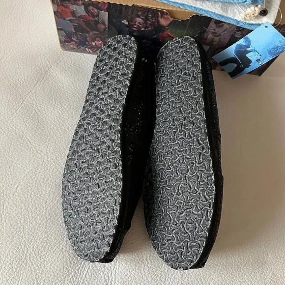 NEW in Box TOMS Youth Black Glitter Classics Slip on Shoes