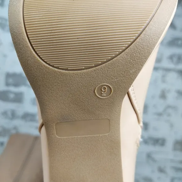 New Journee Collection Women's Mylah Cream Heeled Boots  O65