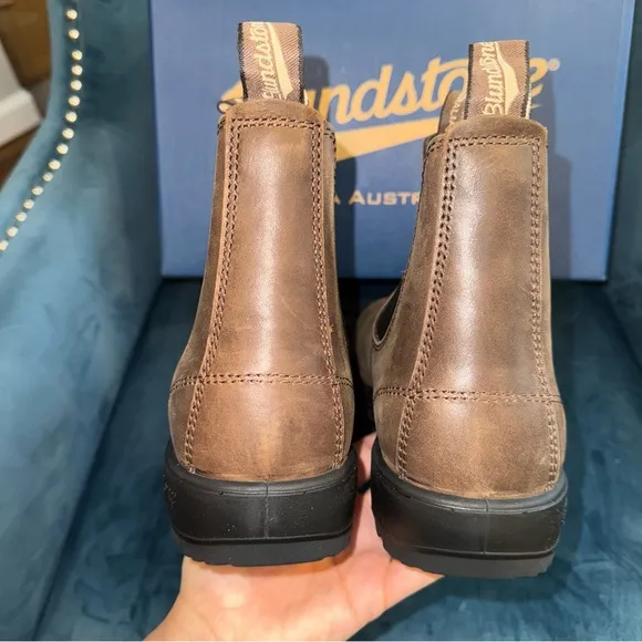 New Size 10 Blundstone Chelsea Boots Style #1609 Antique Brown