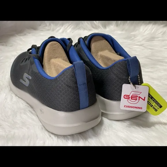 NEW skechers d'lux walker sneakers