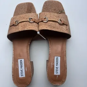 New Steve Madden brown , beige cork shoes sandals size 10 slip on