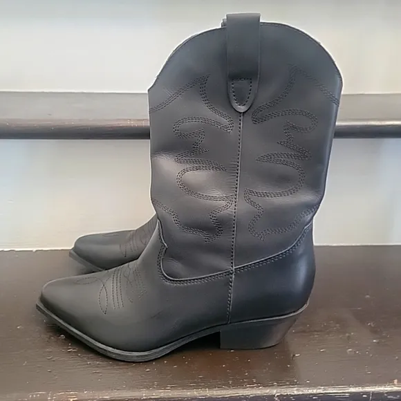 New Steve Madden Women’s Leather Western Cowgirl Black Boots Sz 9